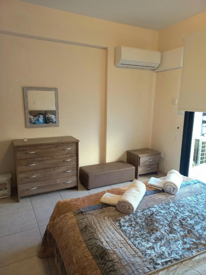 Ferienwohnung Sabine - Finikoudes 102 Larnaka Exterior foto